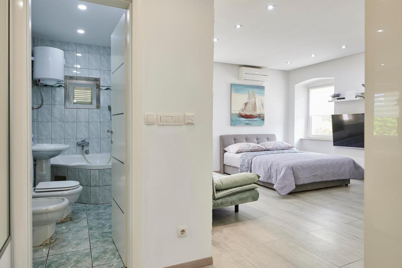 Apartments And Rooms Misic Trogir Extérieur photo