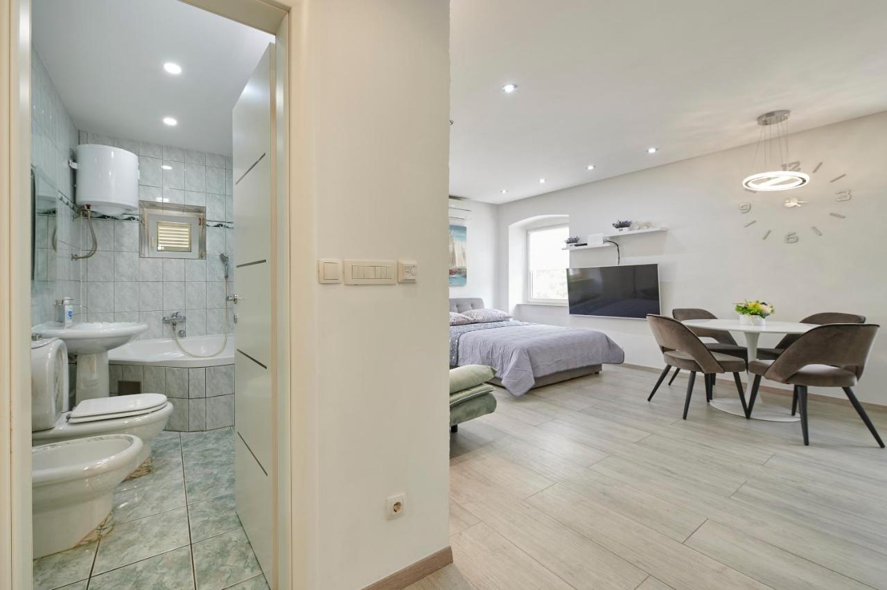 Apartments And Rooms Misic Trogir Extérieur photo